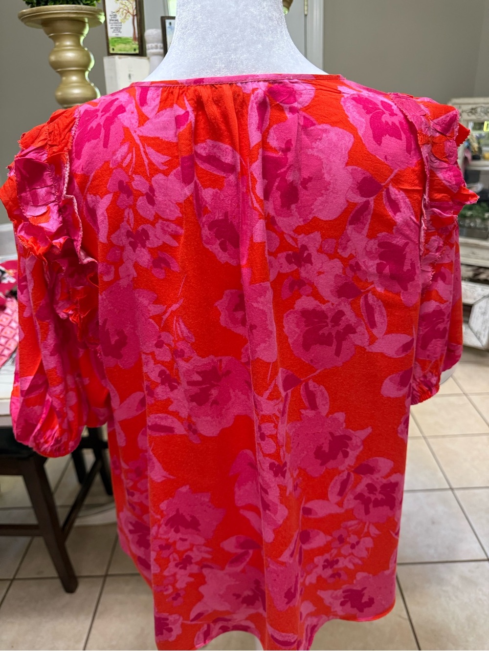 Olivaceous Fuchsia Pink Floral Ruffle Sleeve V-Neck Blouse size Large - Picture 5 of 7